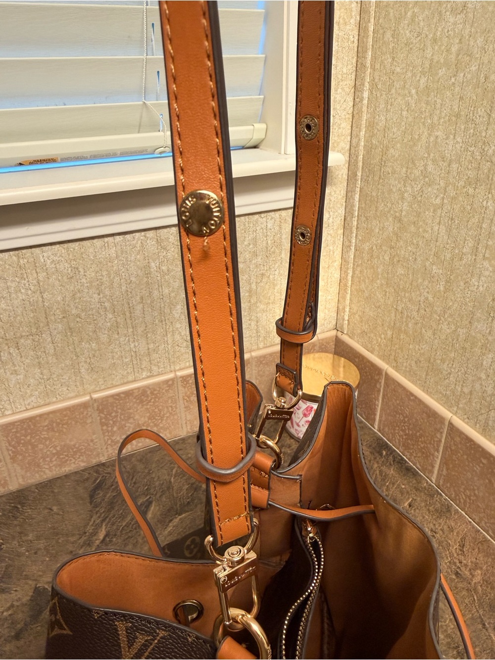 Fashion Monogram Bucket Bag - Picture 6 of 7